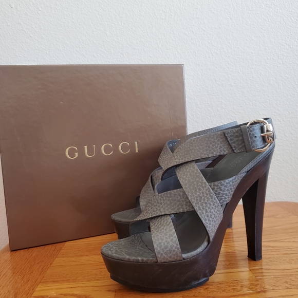 Gucci Pebbled Asphalt Grey Leather Strappy Platform Sandals Women's Shoes  8.5 - Picture 2 of 16